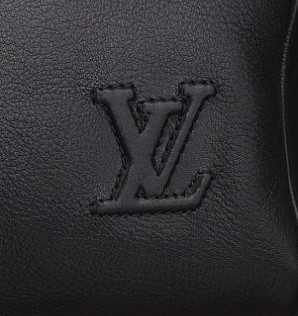7A Replica Louis Vuitton Fall Winter 2010 Intrigue M97074 - Click Image to Close